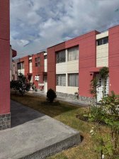 VENDO CASA de 72m2 más Patio, sector Mitad del Mundo