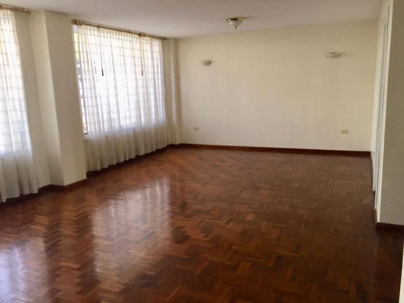Departamento en Arriendo en  Pinar Alto, Pichincha