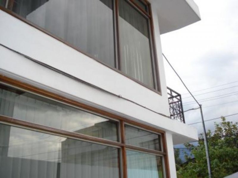 Foto Casa en Arriendo en BATAN BAJO, Quito, Pichincha - U$D 1.300 - CAA6578 - BienesOnLine