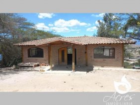 EN VENTA CASA DE CAMPO POR ESTRENAR EN OYACOTO - QUITO 
