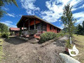 EN VENTA HERMOSA QUINTA EN OLMEDO - SECTOR SANTA ANA 