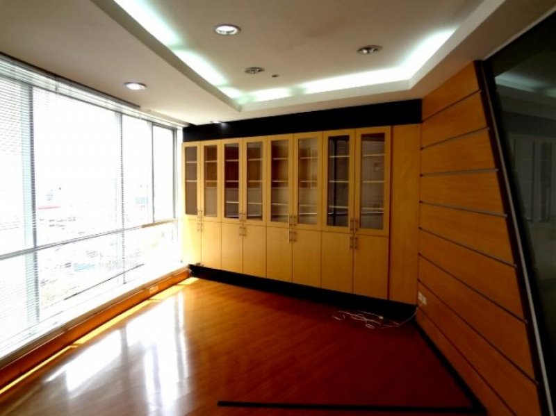 Foto Oficina en Arriendo en BENALCAZAR, Quito, Pichincha - U$D 1.800 - OFA11609 - BienesOnLine