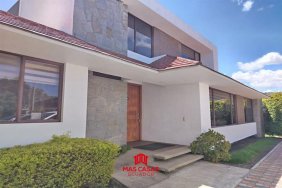 P2405| HERMOSA CASA AMPLIA CON ESPACIO VERDE Y JARDINES EN VENTA SECTOR “CHALLUABAMBA”