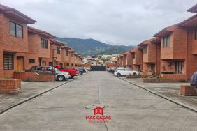 P2412| CASA DENTRO DE CONDOMINIO EN VENTA SECTOR “MISICATA”