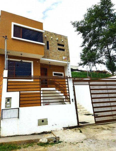 Casa en Venta en Calle del tejar Río amarillo, Azuay