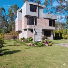 Una casa con un balance entre la naturaleza y la comodidad