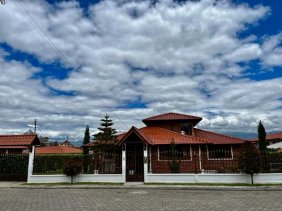 Vendo hermosa casa en Latacunga, zona segura